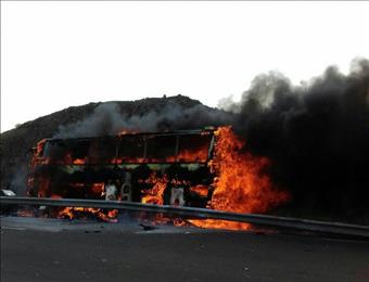 آتش گرفتن اتوبوس در آزادراه تهران-قم